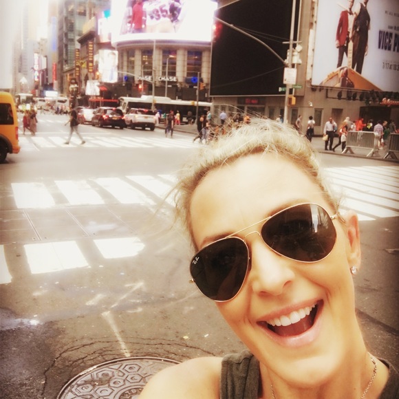 Meet your Posher, Audra - Picture 2 of 3